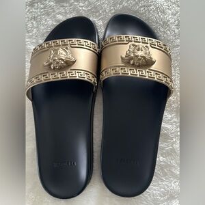 VERSACE- Palazzo Medusa -plaque slides
